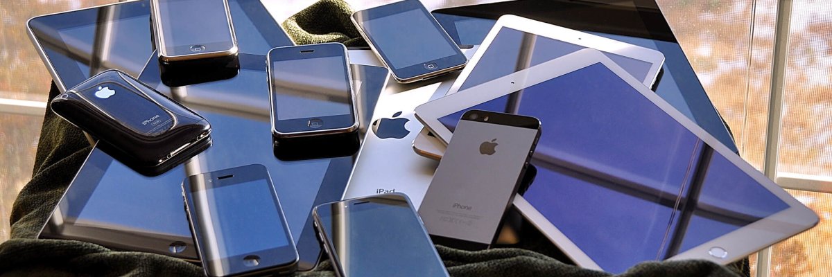 iOS family of devices pile (2015)